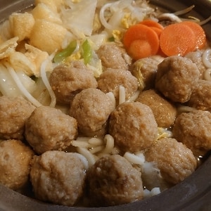 ポカポカ温まる！鶏だんご入り味噌うどんすき